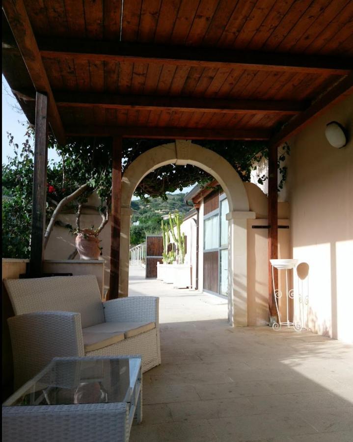 Agriturismo La Fiumara Villa Ното Екстериор снимка